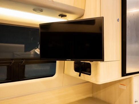 Used 2022 Mercedes-Benz Sprinter 144 Cargo image 81