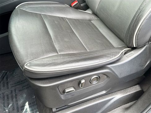 Used 2024 Cadillac Escalade Premium Luxury image 21