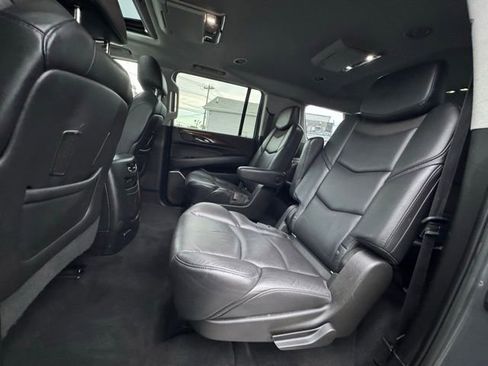 Used 2018 Cadillac Escalade ESV Luxury image 26