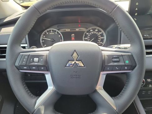 Used 2026 Mitsubishi Outlander SE FWD image 17