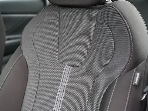 Certified 2025 Hyundai Elantra SE image 24