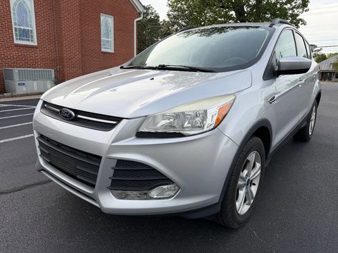Used 2014 Ford Escape SE w/ Equipment Group 201A image 2