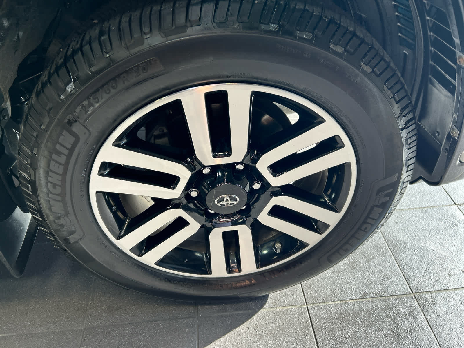 Used 2018 Toyota 4Runner Limited AWD/4WD image 31