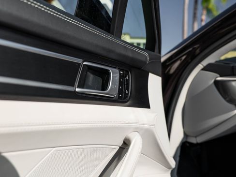 Used 2021 Porsche Panamera image 28