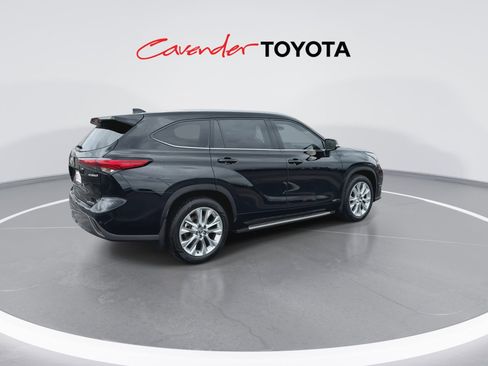Used 2022 Toyota Highlander Limited image 8