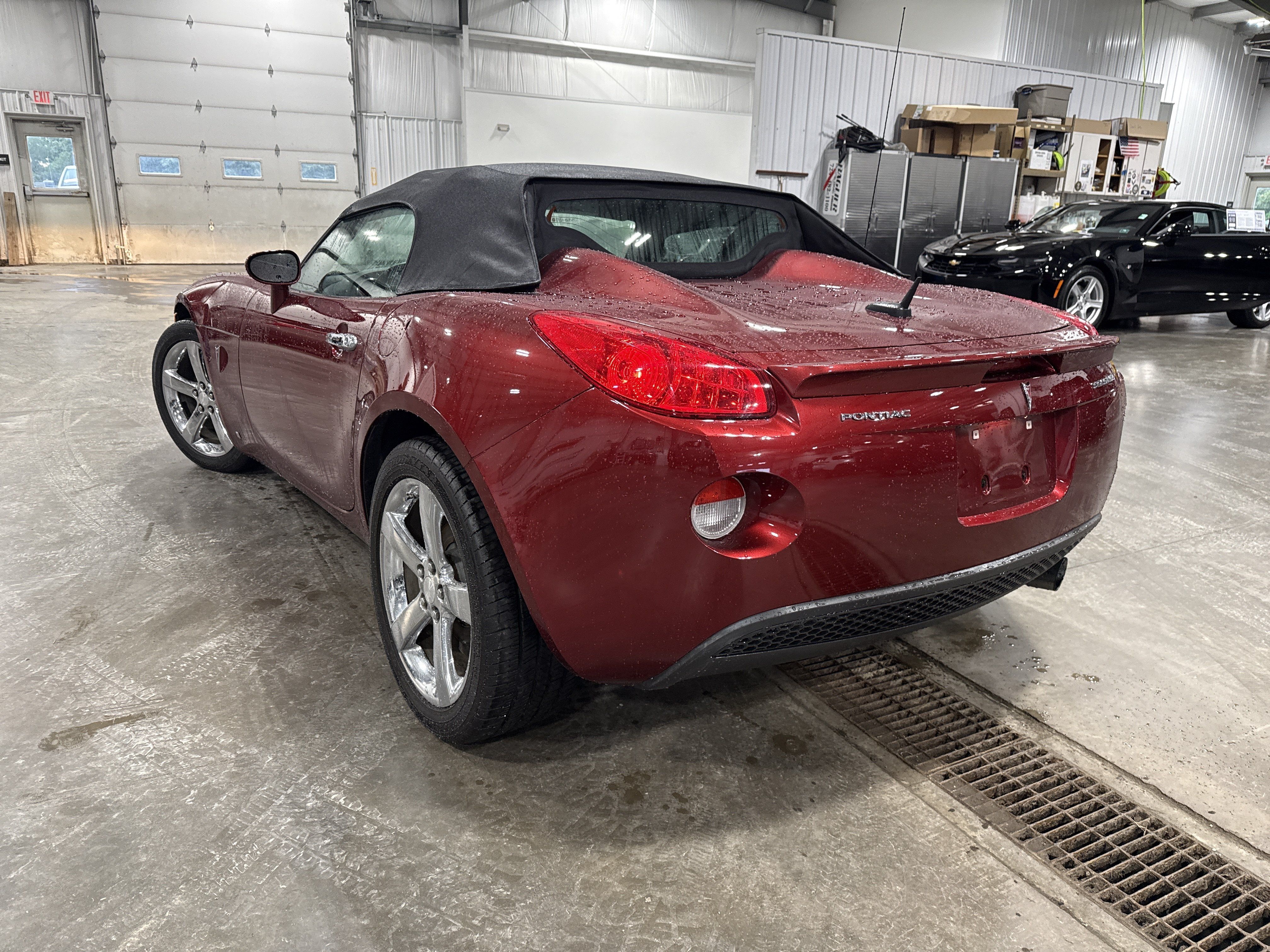 Used 2009 Pontiac Solstice Convertible w/ Premium Package RWD image 4