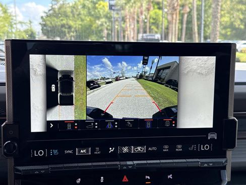 Used 2025 GMC Hummer EV 3X w/ LPO, Roof Cross Rail Package AWD/4WD image 21