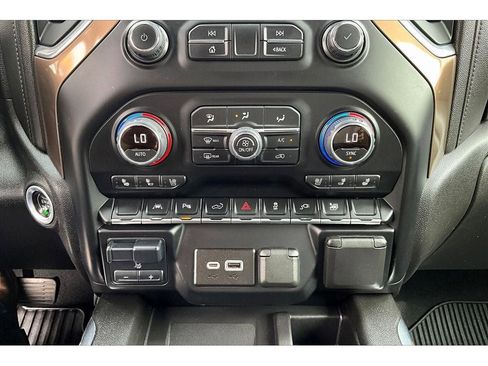 Used 2022 Chevrolet Silverado 1500 High Country AWD/4WD image 25