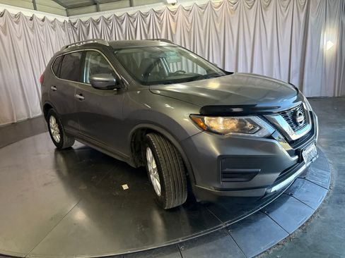 Used 2017 Nissan Rogue SV FWD image 3