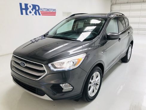 Used 2018 Ford Escape SE image 1
