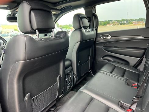 Used 2022 Jeep Grand Cherokee Limited w/ Tech Group AWD/4WD image 37