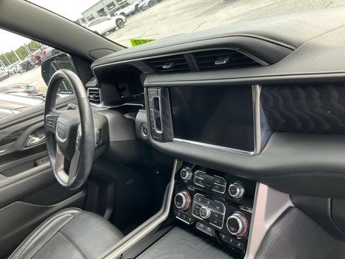 Used 2022 GMC Yukon Denali w/ Denali Ultimate Package AWD/4WD image 12