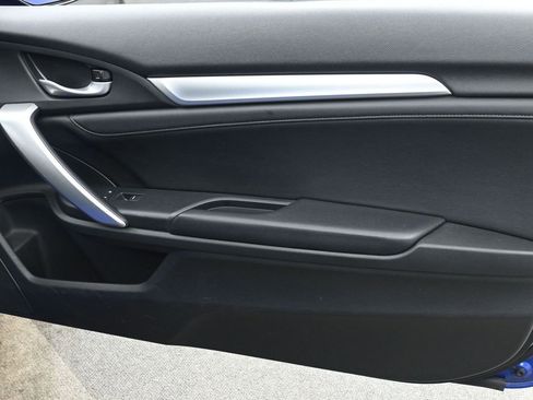 Used 2019 Honda Civic Touring image 14