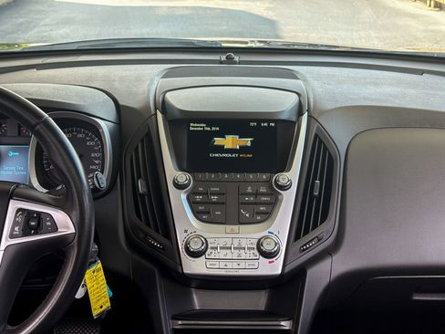 Used 2017 Chevrolet Equinox Premier w/ Enhanced Convenience Package AWD/4WD image 9