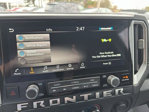 Used 2025 Nissan Frontier SV image 15