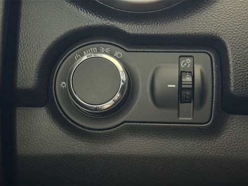 Used 2016 Chevrolet Trax LT w/ LT Convenience Package FWD image 32