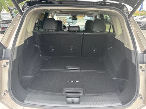Certified 2025 Nissan Rogue SL w/ SL Premium Package FWD image 29