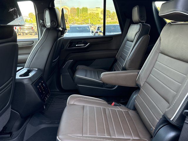 New 2026 GMC Yukon Denali Ultimate w/ LPO, Floor Liner Package AWD/4WD image 6