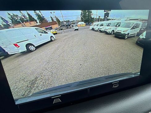 Used 2022 Chevrolet Suburban Premier image 16