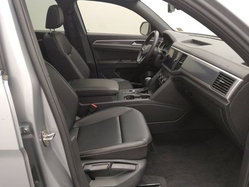 Used 2020 Volkswagen Atlas Cross Sport SE w/ Panoramic Sunroof Package image 21