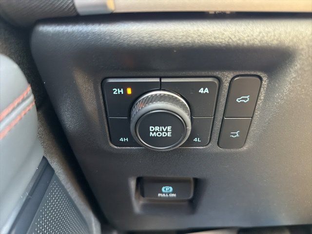 Certified 2025 Ford Expedition Active AWD/4WD image 19