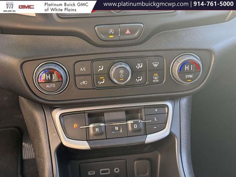 Used 2024 GMC Terrain SLE w/ Driver Convenience Package image 28