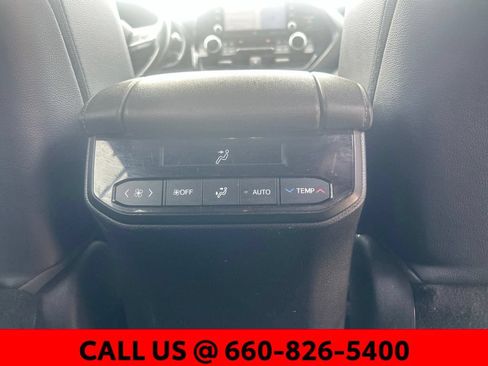 Used 2021 Toyota Highlander XSE FWD image 10
