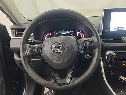 Used 2025 Toyota RAV4 XLE AWD/4WD image 32