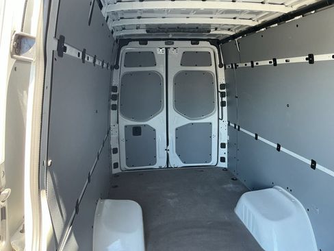 Used 2025 Mercedes-Benz Sprinter 4500 image 22