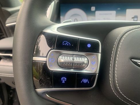 Used 2025 Genesis G90 3.5T image 10