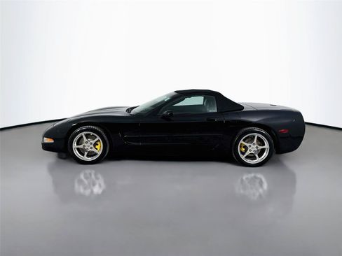 Used 2004 Chevrolet Corvette Convertible w/ Preferred Equipment Group RWD image 6