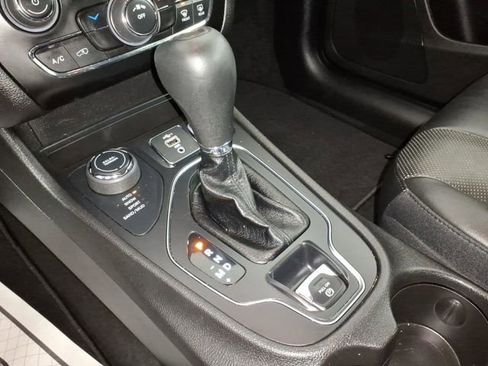 Certified 2020 Jeep Cherokee Latitude Lux w/ Quick Order Package 26H Lux image 19