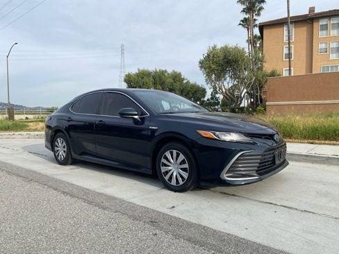 Used 2021 Toyota Camry LE image 1