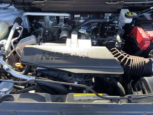 Used 2024 Nissan Rogue S image 32