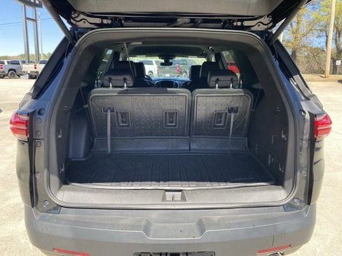 Used 2024 Chevrolet Traverse RS w/ LPO, Floor Liner Package FWD image 28