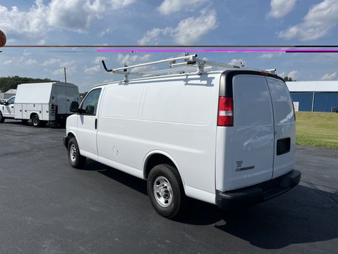 Used 2021 Chevrolet Express 2500 w/ Driver Convenience Package RWD image 3
