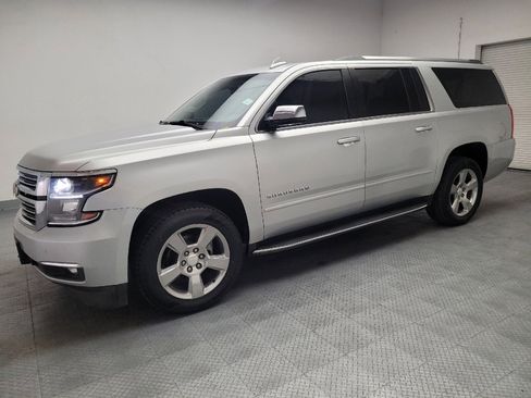 Used 2018 Chevrolet Suburban Premier RWD image 2