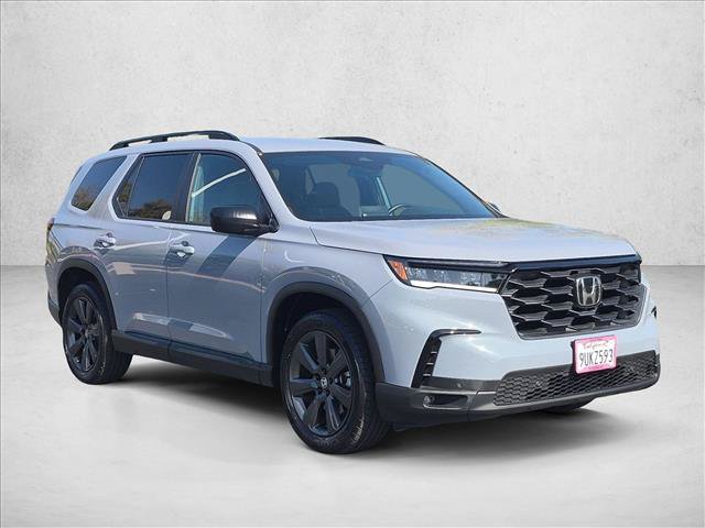 Used 2025 Honda Pilot Sport image 3