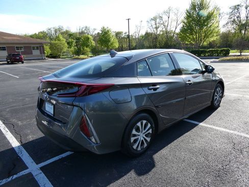 Used 2017 Toyota Prius Prime Plus FWD image 5