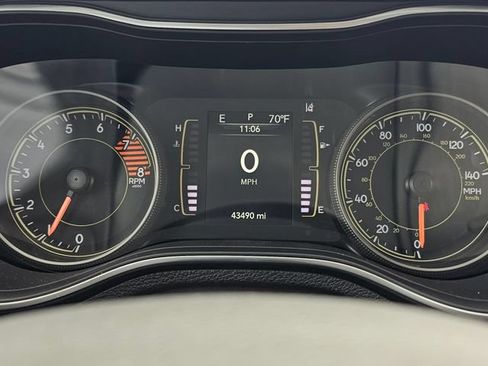 Used 2021 Jeep Cherokee Latitude Lux w/ Mopar Interior Package AWD/4WD image 16