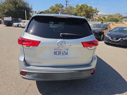 Certified 2018 Toyota Highlander SE FWD image 5