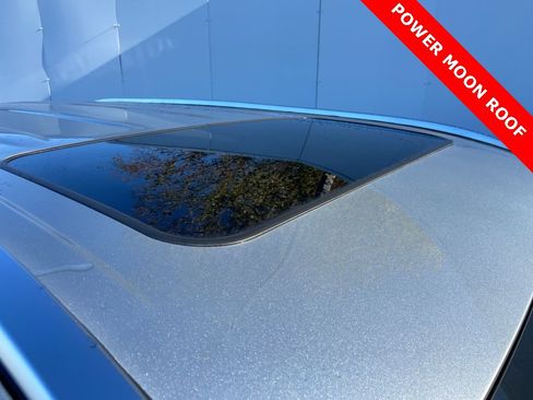 Used 2023 Toyota Highlander Limited image 4