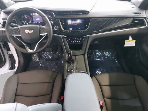 Used 2025 Cadillac XT6 Premium Luxury w/ Technology Package image 9