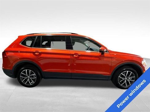 Used 2019 Volkswagen Tiguan SE w/ Panoramic Sunroof Package AWD/4WD image 4