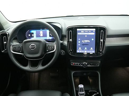 Certified 2025 Volvo XC40 B5 Ultra AWD/4WD image 26