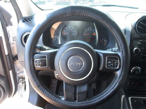 Used 2016 Jeep Patriot Latitude image 10