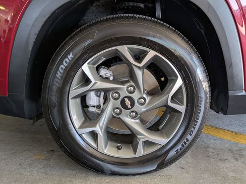 Used 2025 Chevrolet Trax LT w/ LT Convenience Package FWD image 31