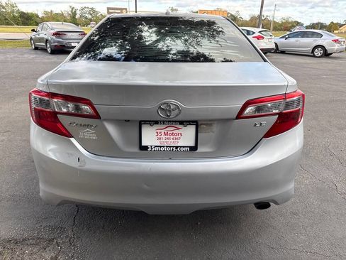 Used 2014 Toyota Camry L image 4