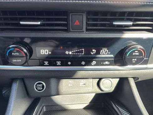 Used 2023 Nissan Rogue SV image 22