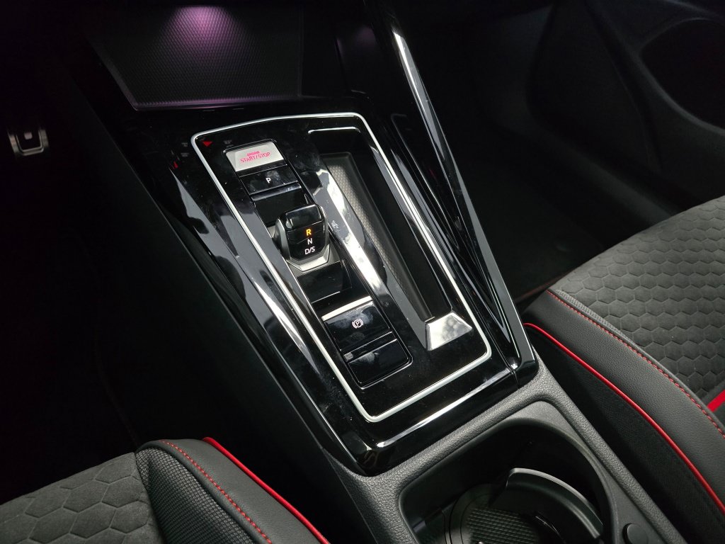 New 2026 Volkswagen GTI SE FWD image 32